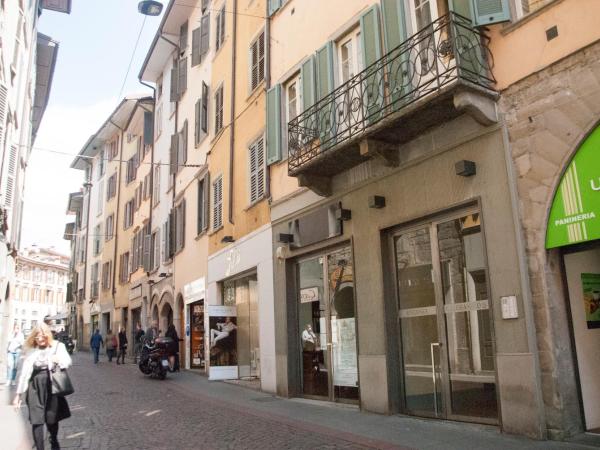 La Maison : photo 8 de la chambre chambre double avec salle de bains commune
