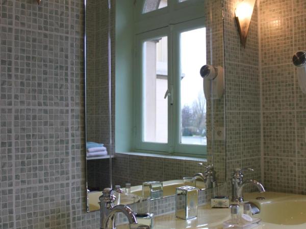 Le Castel Guesthouse : photo 5 de la chambre chambre double supérieure avec terrasse