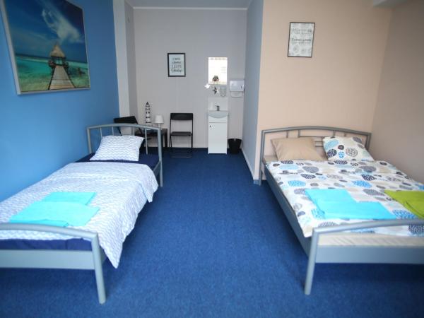 HELLO Gdynia Hostel : photo 2 de la chambre chambre triple basique avec salle de bains commune