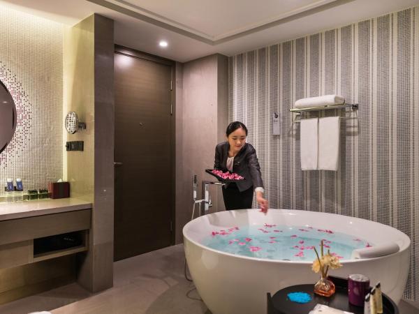 Pullman Nanjing Lukou Airport : photo 3 de la chambre suite lit king-size