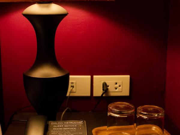 Violet Tower at Khaosan Palace : photo 5 de la chambre chambre double violet