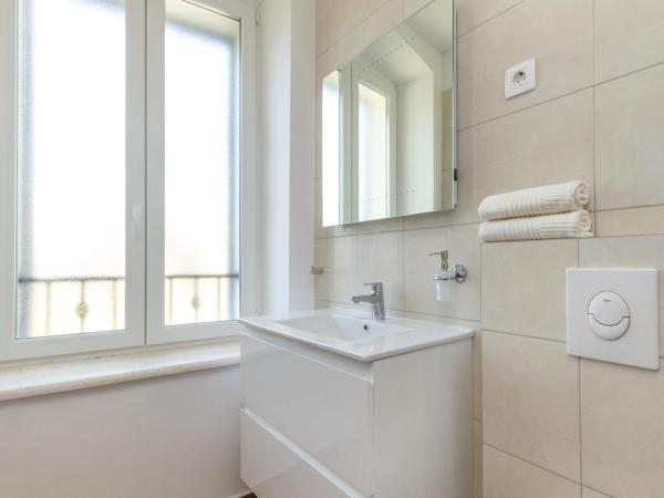 Pellegrini Luxury Rooms : photo 6 de la chambre chambre double deluxe avec vue sur château