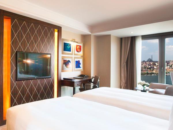 Radisson Blu Hotel Istanbul Pera : photo 7 de la chambre chambre exécutive - vue sur corne d’or