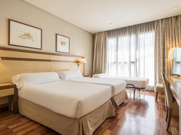 Ilunion Alcalá Norte : photo 3 de la chambre chambre double avec lit d'appoint (3 adultes)