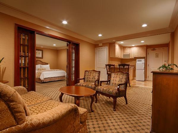 Best Western Plus Sunset Plaza Hotel : photo 2 de la chambre suite avec 2 lits queen-size et bain à remous - non-fumeurs