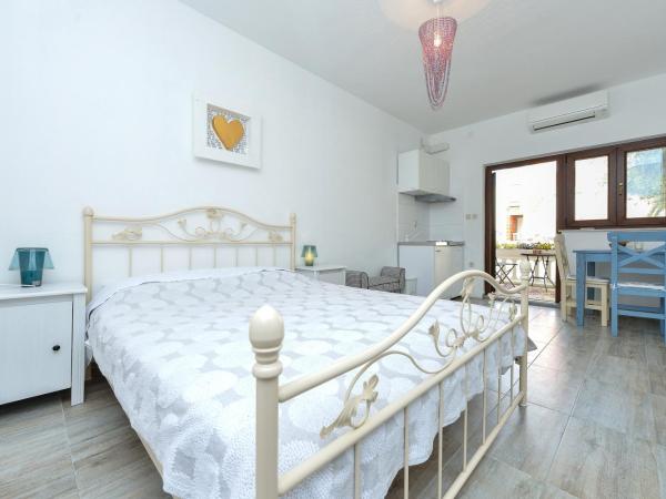 Apartments and a Room Ina : photo 8 de la chambre studio supérieur