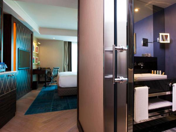 Radisson Blu Hotel Istanbul Pera : photo 6 de la chambre superior room - partial golden horn view