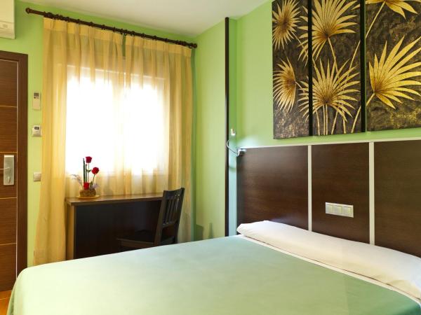 Hostal Avenida Barajas : photo 1 de la chambre chambre lits jumeaux