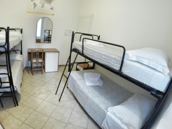 Hotel Villa Caterina : photo 5 de la chambre chambre familiale avec salle de bains privative