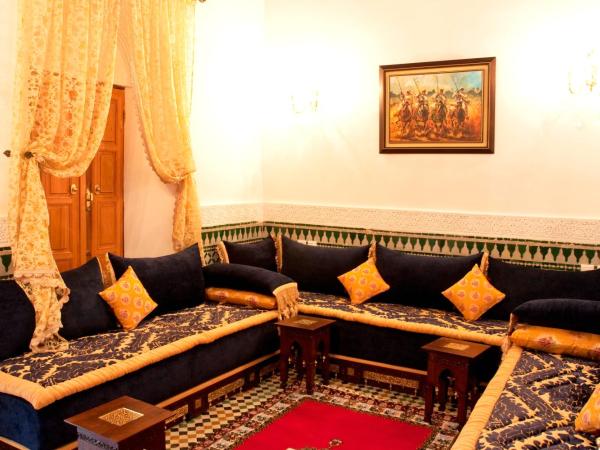 Riad-Boutique Borj Dhab Fez : photo 3 de la chambre suite familiale ambar salon