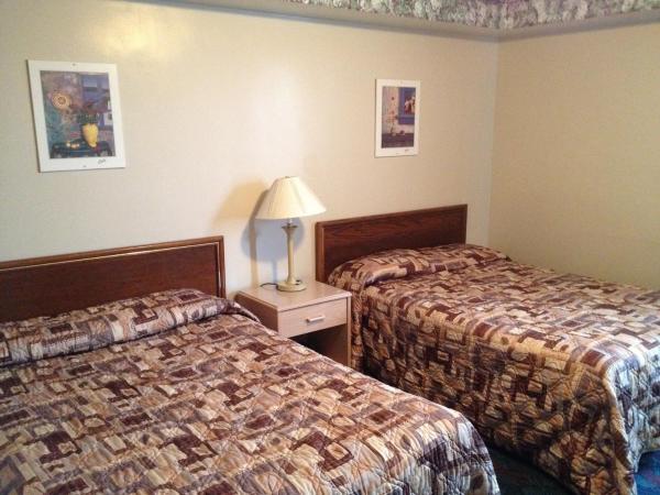 Airport Motor Inn : photo 4 de la chambre chambre double avec 2 lits doubles