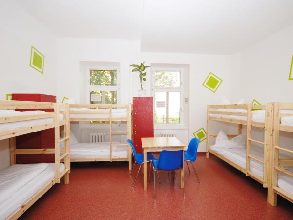 Westend City Hostel : photo 1 de la chambre lit simple dans dortoir  6 lits
