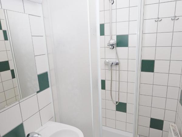 Westend City Hostel : photo 3 de la chambre lit simple dans dortoir à 6 lits