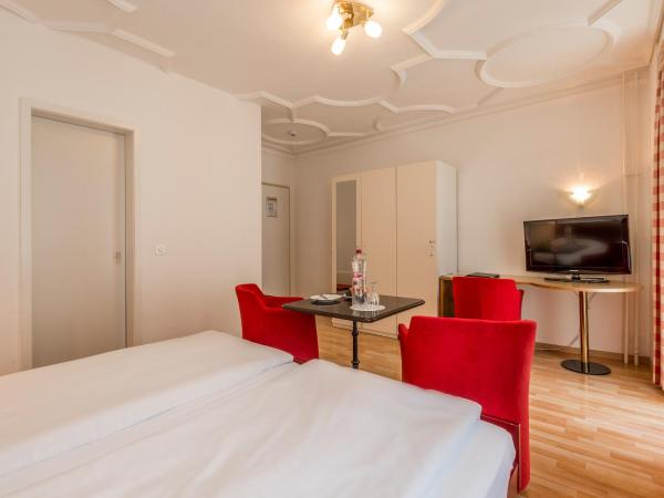 Hotel Alpina Luzern : photo 4 de la chambre chambre double