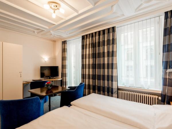 Hotel Alpina Luzern : photo 7 de la chambre chambre double