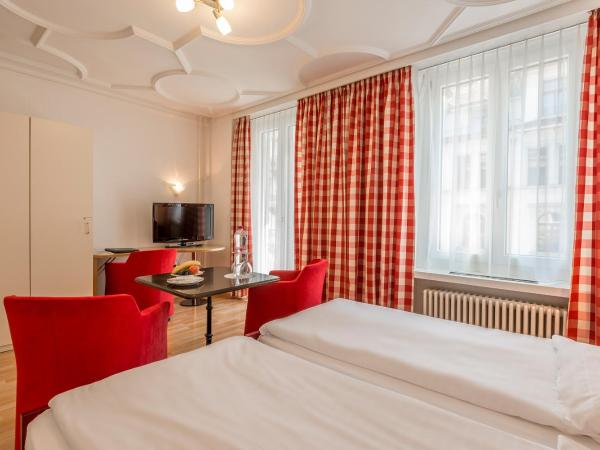 Hotel Alpina Luzern : photo 3 de la chambre chambre double