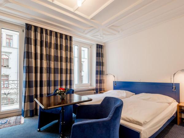 Hotel Alpina Luzern : photo 6 de la chambre chambre double