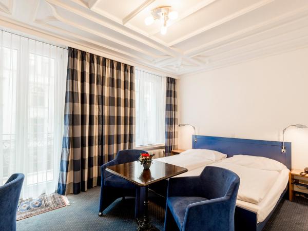 Hotel Alpina Luzern : photo 9 de la chambre chambre double