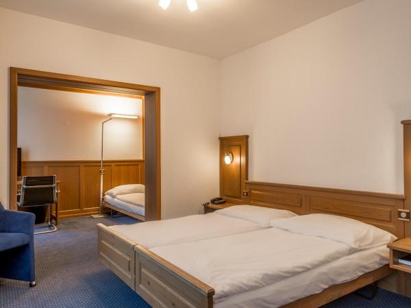 Hotel Alpina Luzern : photo 1 de la chambre chambre triple