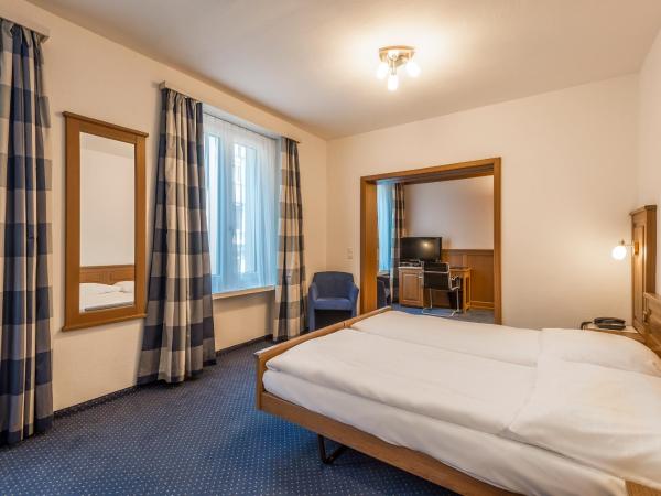 Hotel Alpina Luzern : photo 3 de la chambre chambre triple