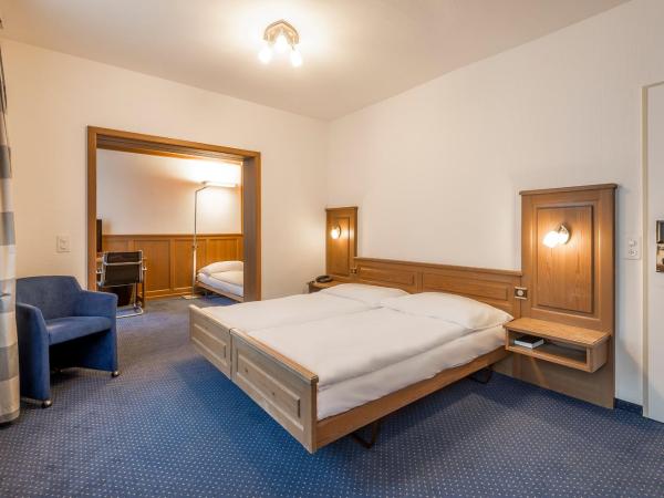 Hotel Alpina Luzern : photo 2 de la chambre chambre triple