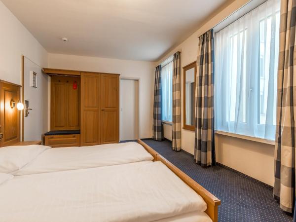 Hotel Alpina Luzern : photo 5 de la chambre chambre triple