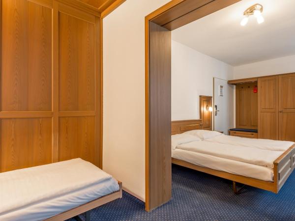 Hotel Alpina Luzern : photo 4 de la chambre chambre triple