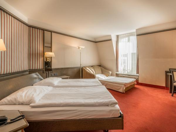 Hotel Monopol Luzern : photo 5 de la chambre chambre triple