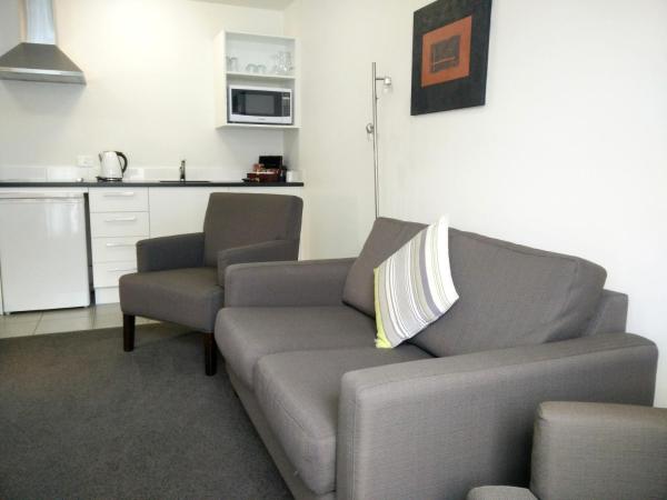 Airport Palms Motel : photo 9 de la chambre appartement 2 chambres avec baignoire spa