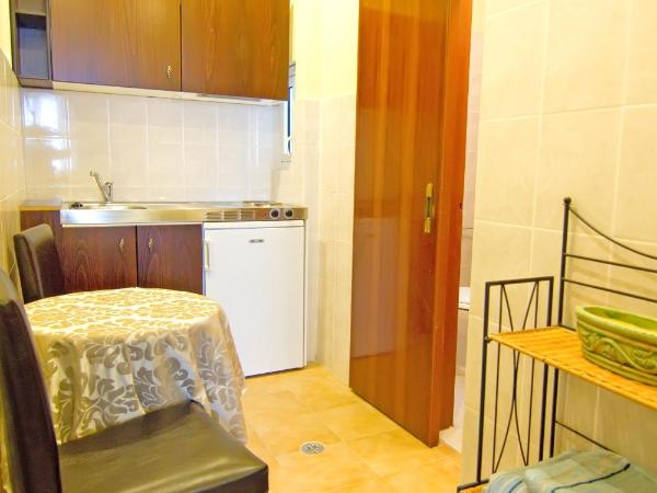 Minos Pension : photo 5 de la chambre studio avec vue sur la ville (2 adultes)
