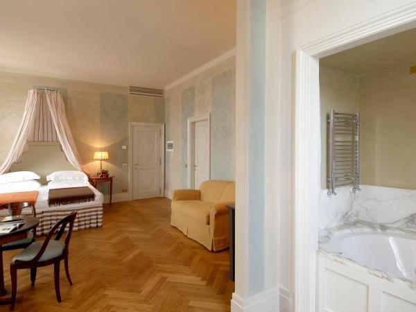 Antica Torre Di Via Tornabuoni 1 : photo 8 de la chambre chambre de luxe double ou lits jumeaux avec baignoire spa