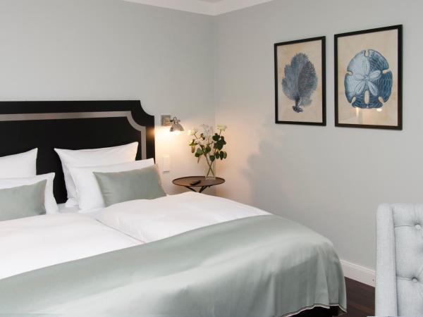 Hotel im Hof : photo 2 de la chambre chambre double avec balcon ou terrasse