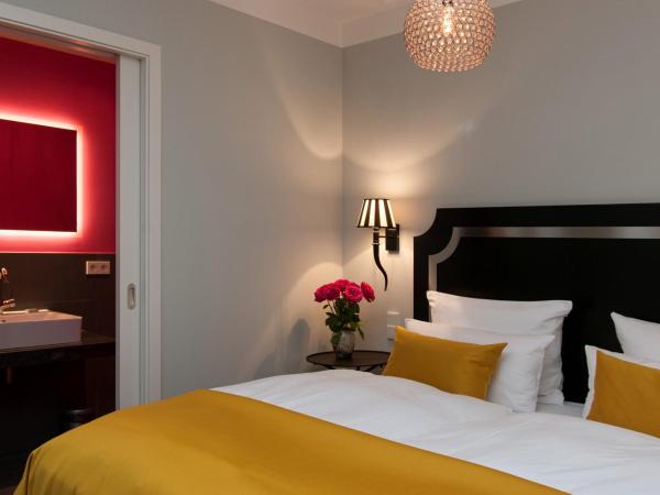 Hotel im Hof : photo 3 de la chambre chambre double avec balcon ou terrasse