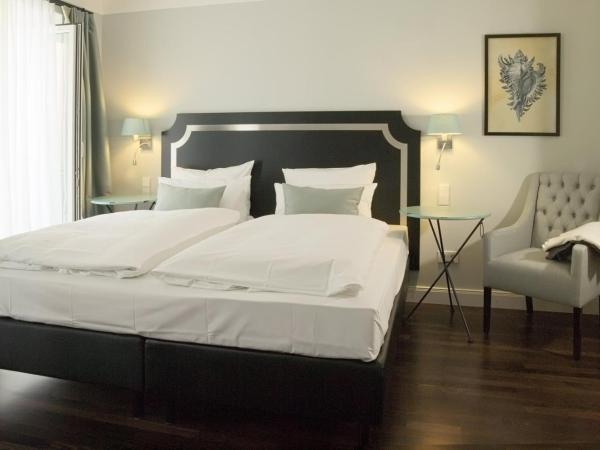 Hotel im Hof : photo 9 de la chambre chambre double avec balcon ou terrasse