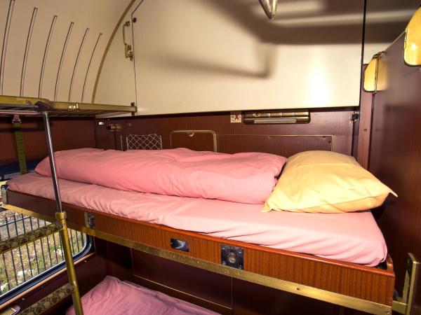 Train Lodge Amsterdam : photo 3 de la chambre compartiment triple avec salle de bains commune