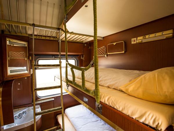 Train Lodge Amsterdam : photo 2 de la chambre compartiment triple avec salle de bains commune
