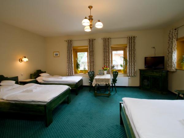 Zakopiański Dwór : photo 3 de la chambre chambre familiale