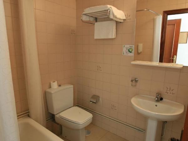 Rey Fernando : photo 3 de la chambre chambre simple avec salle de bains privative