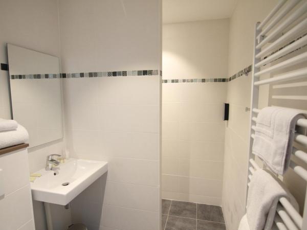 Logis Hôtel - La Chambre d'Amiens : photo 4 de la chambre chambre triple - rez-de-chaussée