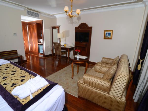 GLK PREMIER Regency Suites & Spa : photo 4 de la chambre suite lit queen-size deluxe