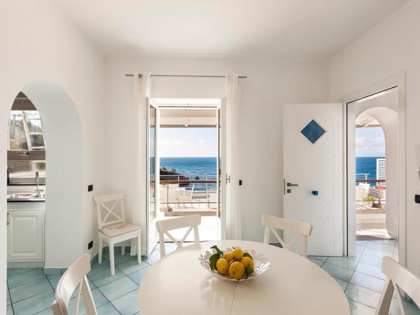 Ischia Blu Resort : photo 3 de la chambre  appartement 2 chambres classique avec vue sur la mer