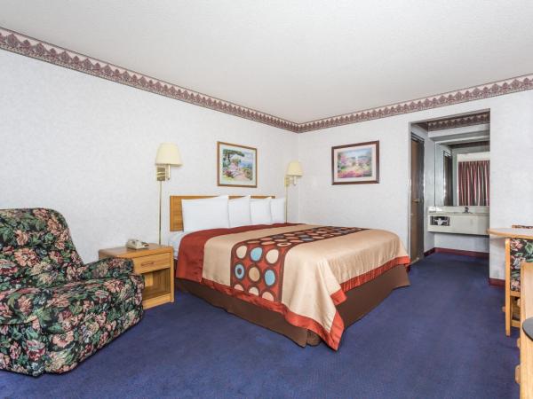 Days Inn by Wyndham Phoenix West : photo 2 de la chambre chambre lit king-size pour personnes à mobilité réduite - non-fumeurs