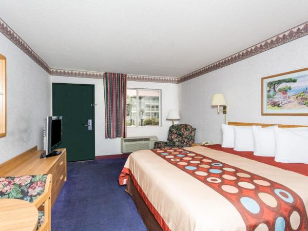 Days Inn by Wyndham Phoenix West : photo 1 de la chambre chambre lit king-size pour personnes à mobilité réduite - non-fumeurs