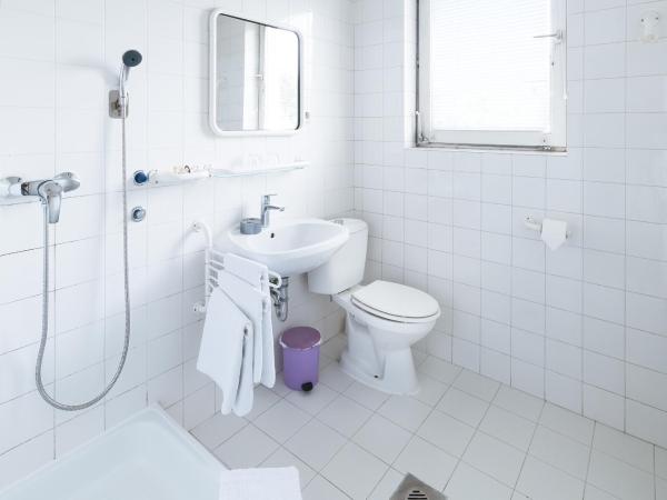 Hotel Abel Pension Budapest : photo 5 de la chambre chambre double avec lit d'appoint