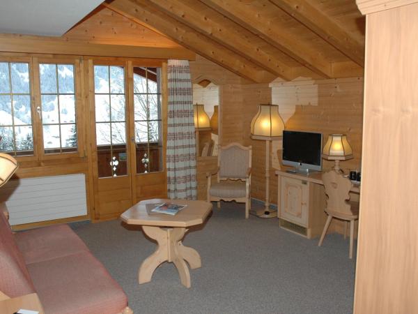 Alpenhof : photo 2 de la chambre suite standard avec balcon ou terrasse