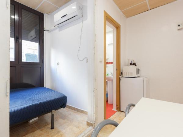 Barcelona Rooms 294 : photo 5 de la chambre petite chambre double avec salle de bains privative