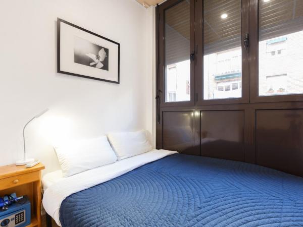 Barcelona Rooms 294 : photo 4 de la chambre petite chambre double avec salle de bains privative