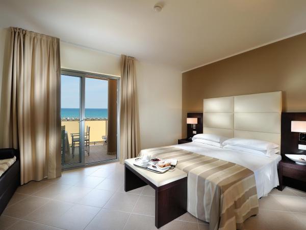 Hotel Excelsior : photo 1 de la chambre panoramic double or twin room with terrace with sea view