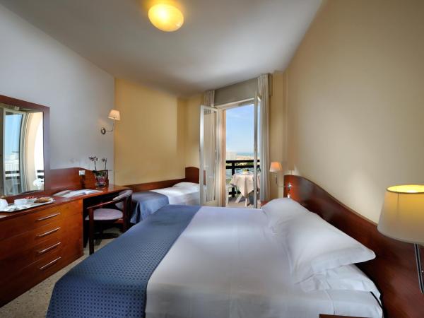 Hotel Palace : photo 4 de la chambre chambre triple standard