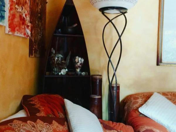 Bed & Breakfast A San Siro 75 : photo 5 de la chambre chambre double avec salle de bains privative interne